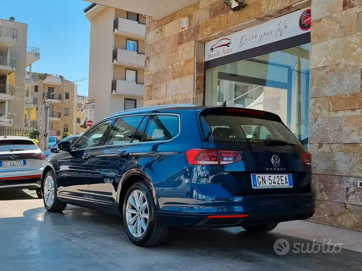 Usata VW Passat Business 150 CV (110 kW) 2023 Blu Station wagon