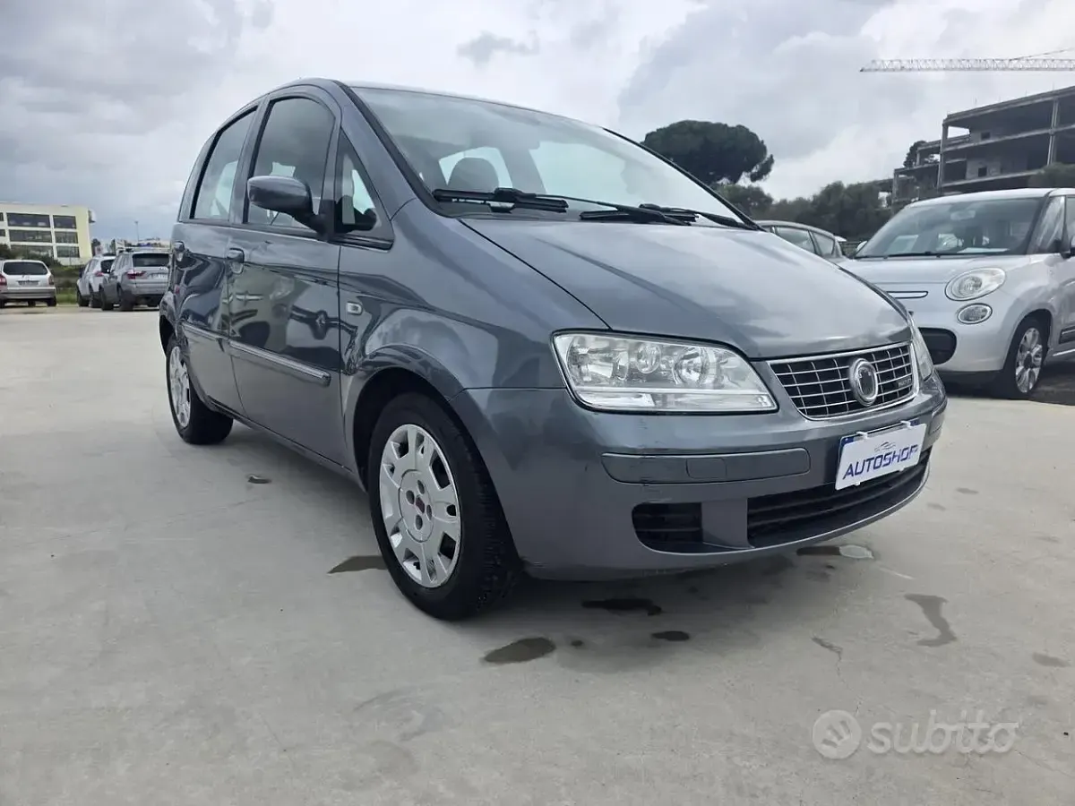 Usata Fiat Idea 90 CV (66 kW) 2008 Grigio Monovolume