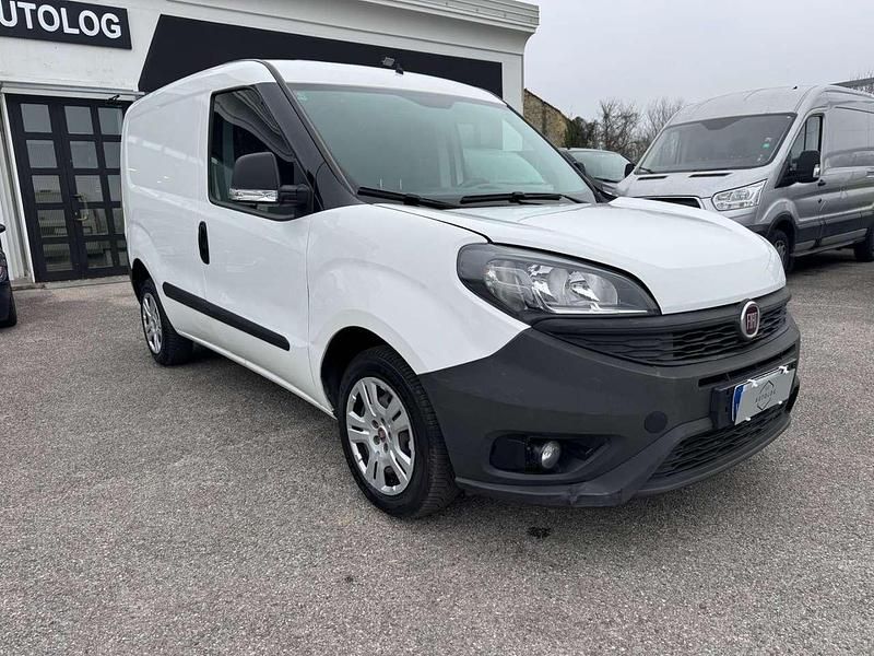 Usata Fiat Doblò 105 CV (77 kW) 2019 Pastello Monovolume