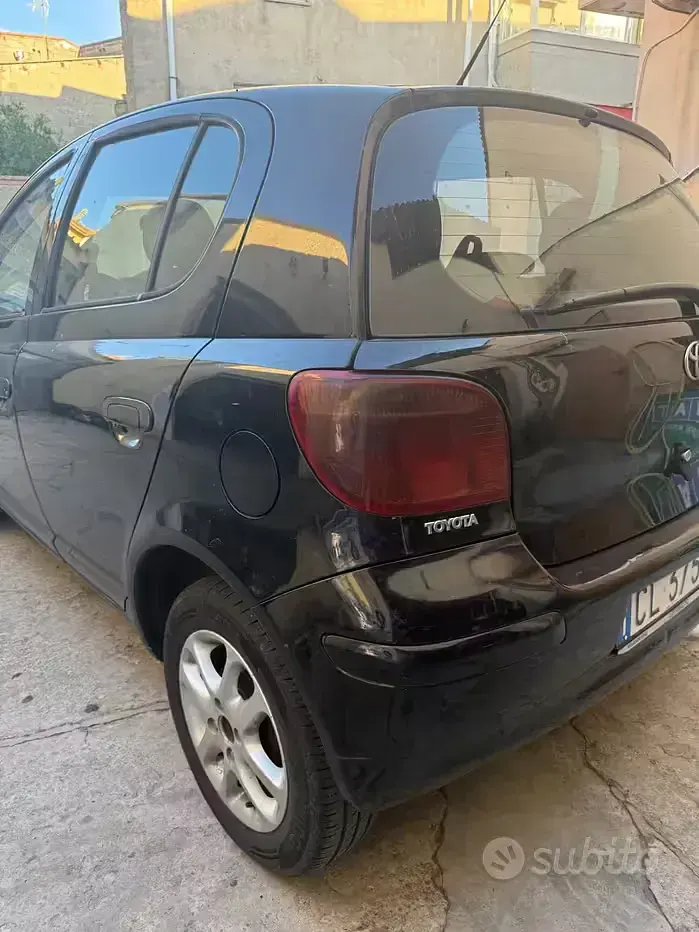 Usata Toyota Yaris Sol 75 CV (55 kW) 2004 Nero Berlina