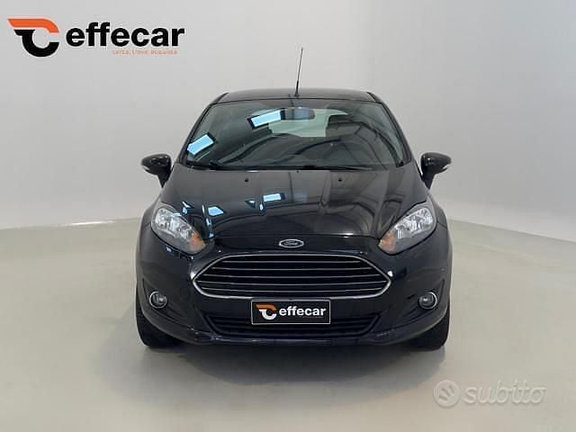 Usata Ford Fiesta Titanium 75 CV (55 kW) 2013 Nero Utilitaria
