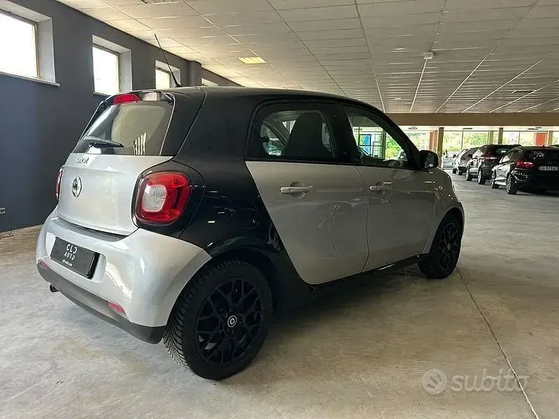 Usata Smart ForFour Passion 71 CV (52 kW) 2015 Grigio Utilitaria