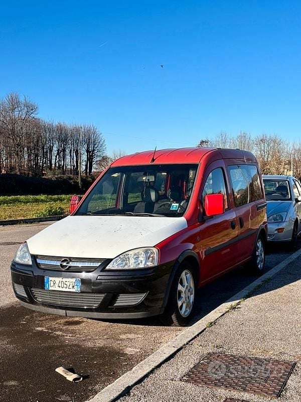 Usata Opel Combo 73 CV (53 kW) 2004 Rosso Monovolume