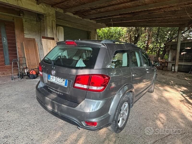 Grigio Usata 2012 Fiat Freemont SUV | 7900 € - Immagine 1/4