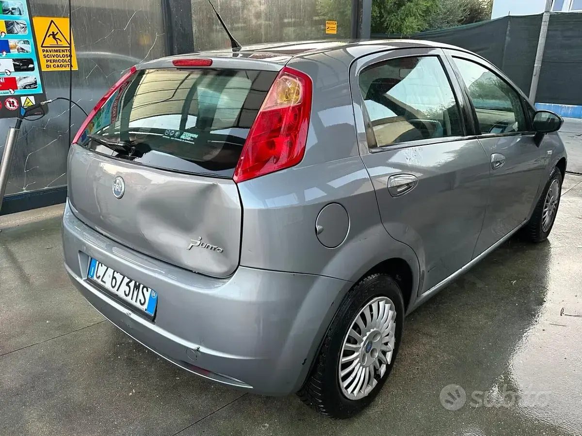 Usata Fiat Grande Punto 77 CV (56 kW) 2006 Grigio Utilitaria