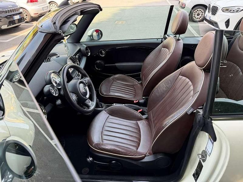 Usata Mini Cooper Cabriolet 111 CV (81 kW) 2012 Beige Cabrio