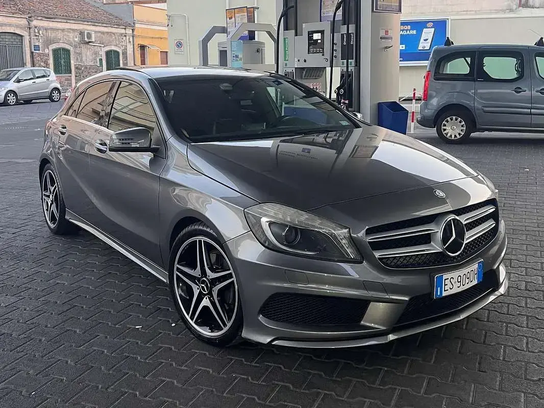 Usata Mercedes A200 Premium 136 CV (100 kW) 2013 Grigio Utilitaria