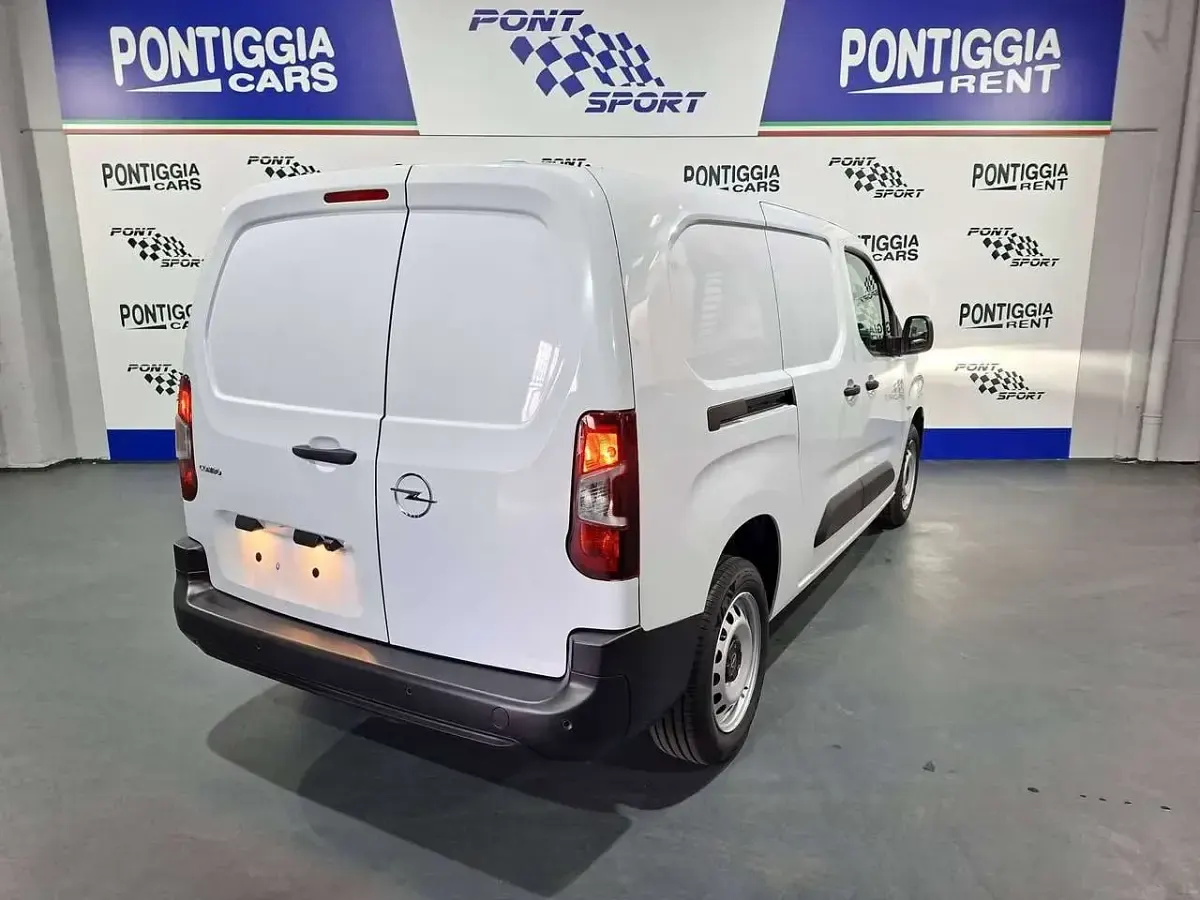 Nuova Opel Combo 101 CV (74 kW) 2026 Bianco icy Monovolume