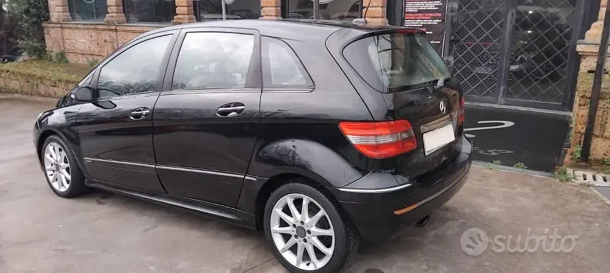 Usata Mercedes 200 Chrome 140 CV (102 kW) 2007 Nero Monovolume