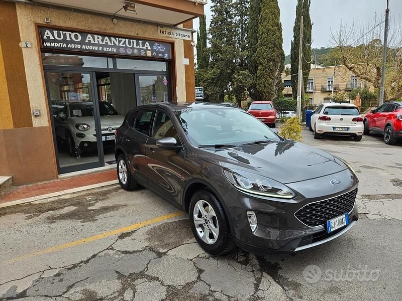 Begagnad Ford Kuga 120 HK (88 kW) 2022 Grå SUV