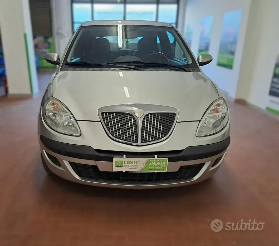 Usata Lancia Ypsilon 60 CV (44 kW) 2004 Grigio Utilitaria