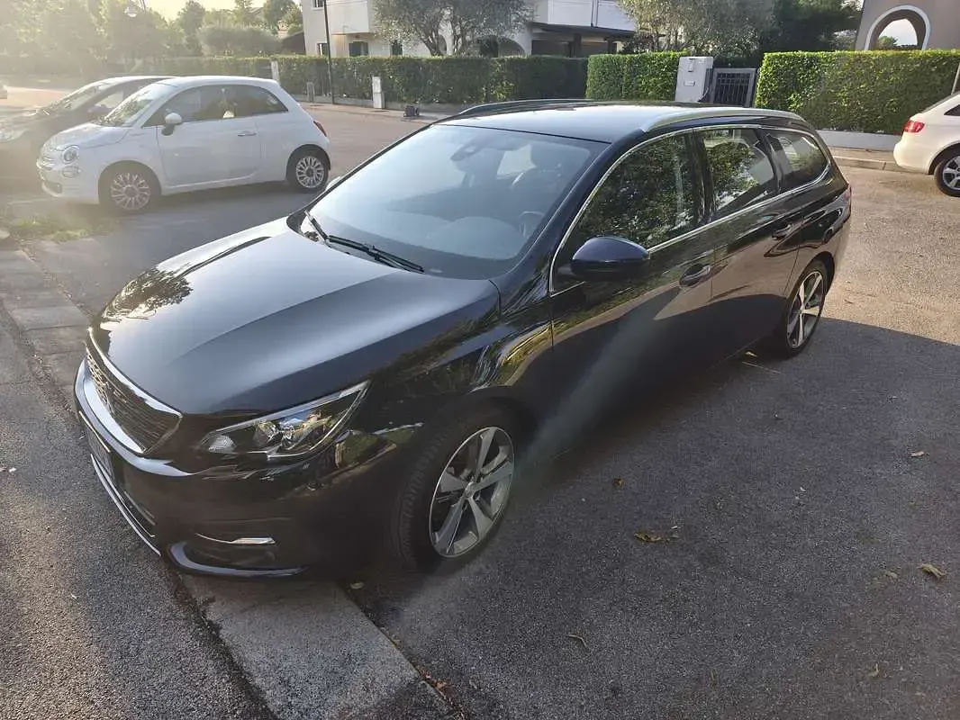 Usata Peugeot 308 SW Allure 131 CV (96 kW) 2019 Station wagon