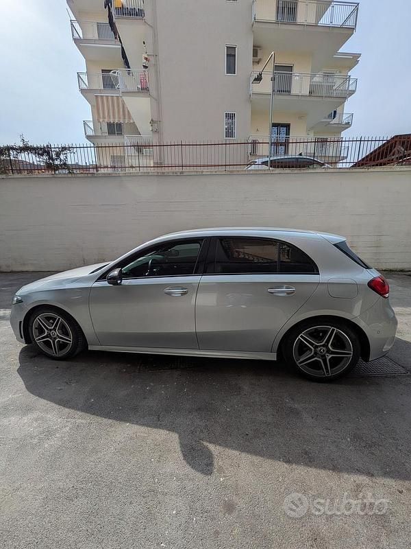 Usata Mercedes A180 Premium 116 CV (85 kW) 2019 Grigio Berlina