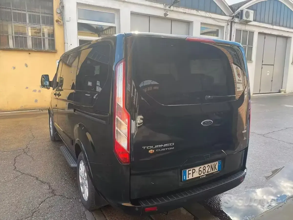 Usata Ford Tourneo Titanium 131 CV (96 kW) 2018 Nero Monovolume