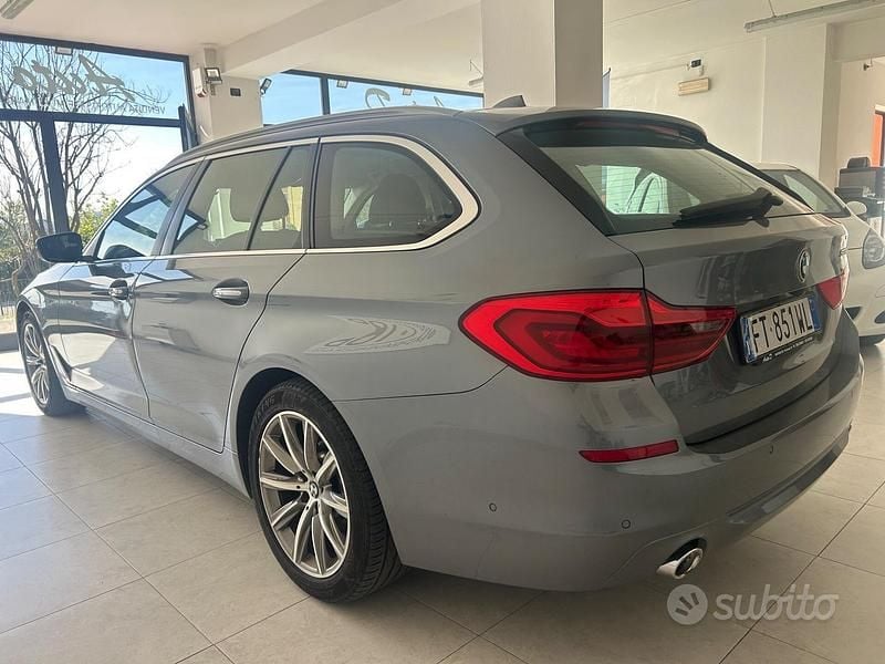 Usata BMW 520 Luxury Line 190 CV (139 kW) 2019 Grigio Station wagon