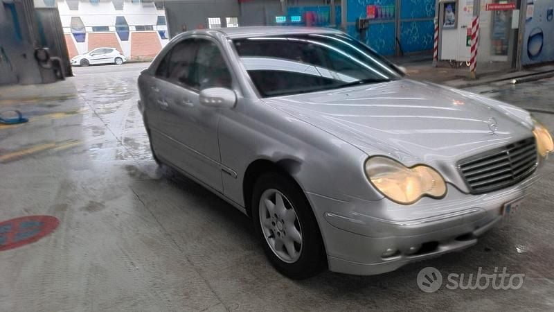 Usata Mercedes C200 Classic 163 CV (119 kW) 2001 Grigio Berlina