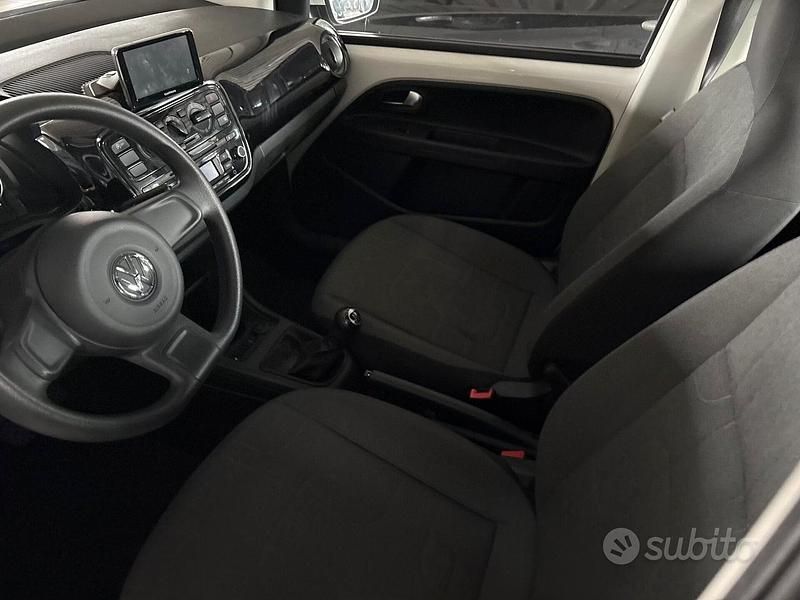 Begagnad VW up! 2016 Vit Halvkombi