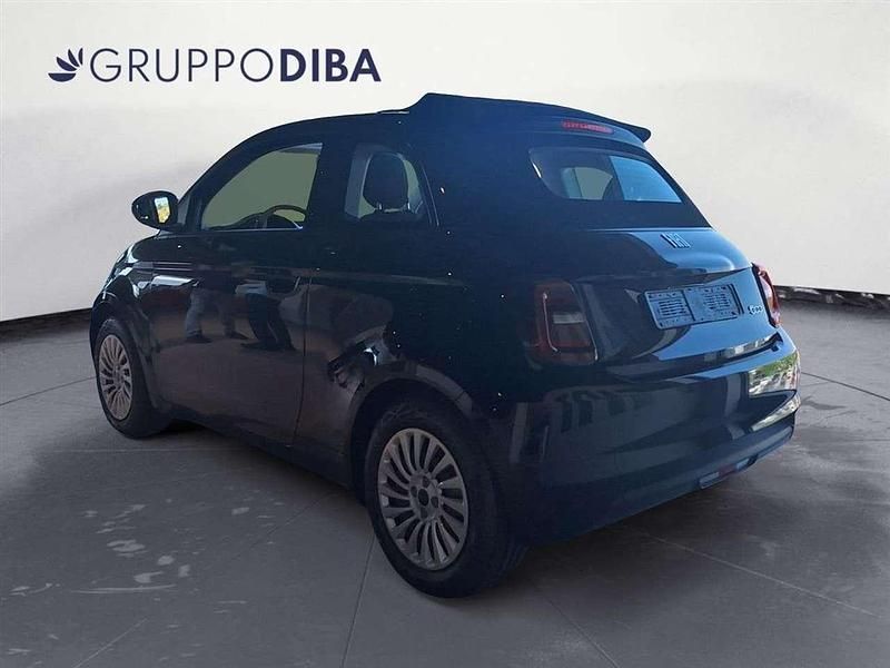 Usata Fiat 500e 42 kW (58 CV) 2024 Nero Cabrio