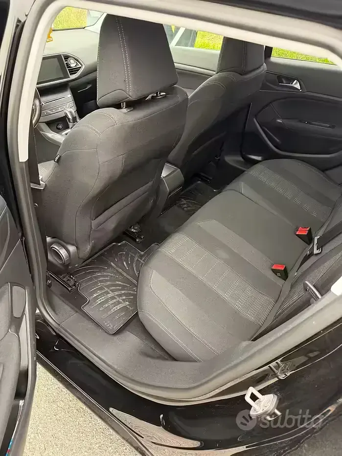 Usata Peugeot 308 SW 120 CV (88 kW) 2016 Nero Station wagon