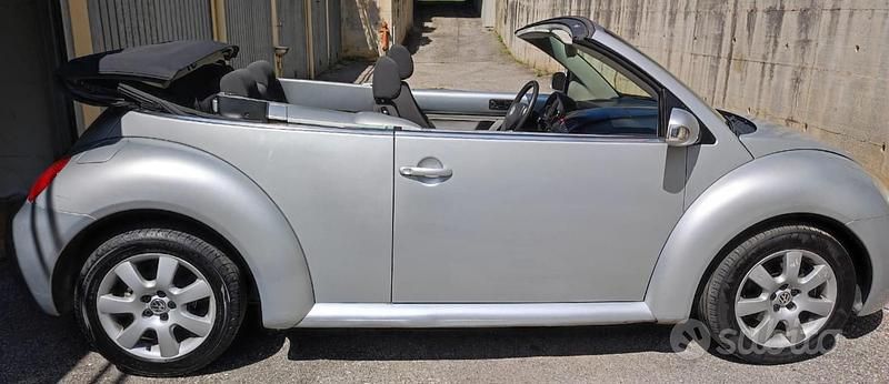 Usata VW New Beetle 101 CV (74 kW) 2005 Grigio Utilitaria