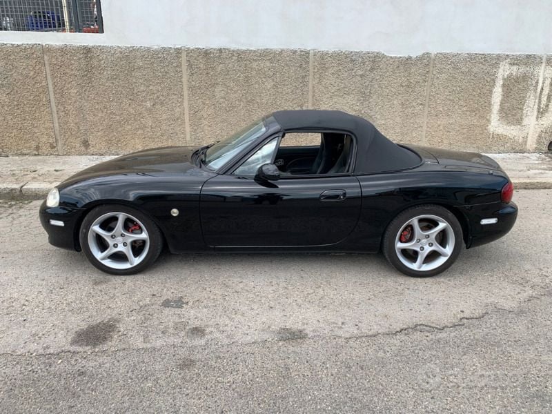 Usata Mazda MX5 Inclusive 146 CV (107 kW) 2001 Nero Cabrio
