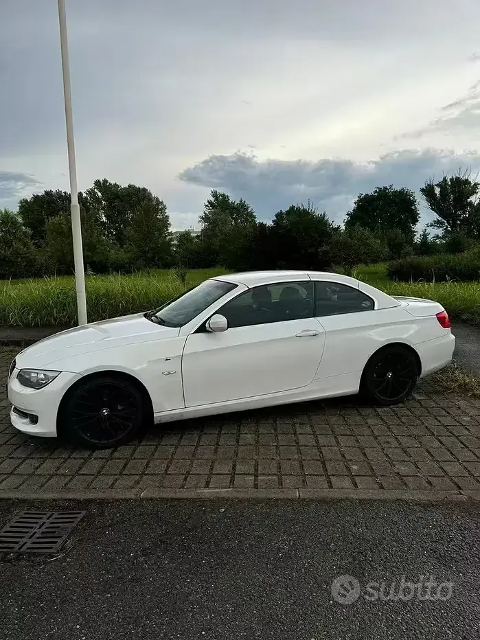 Usata BMW 330 Cabriolet Efficient Dynamics 245 CV (180 kW) 2011 Bianco Cabrio