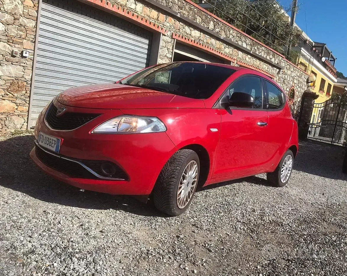 Usata Lancia Ypsilon 69 CV (50 kW) 2016 Utilitaria