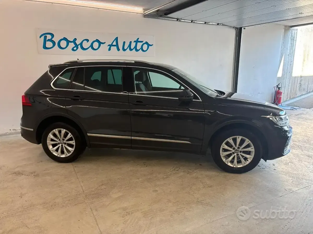 Usata VW Tiguan Life 150 CV (110 kW) 2023 Grigio SUV