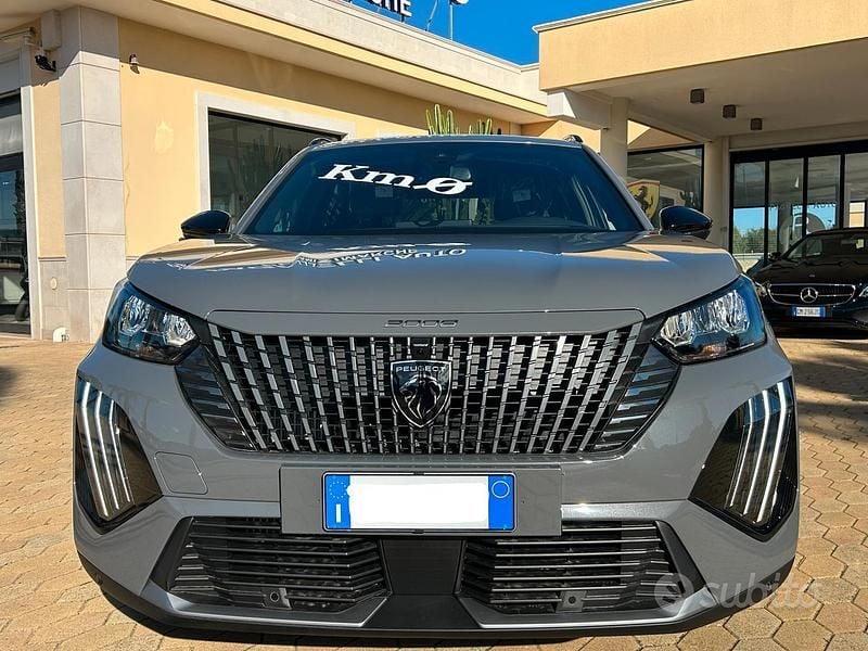 Usata Peugeot 2008 Allure 101 CV (74 kW) 2024 Grigio SUV