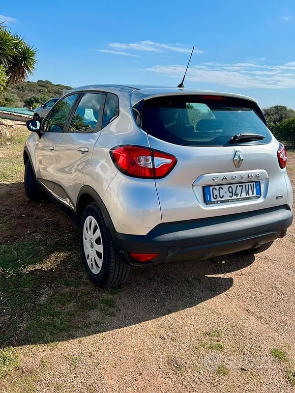 Usata Renault Captur 90 CV (66 kW) 2017 Grigio SUV
