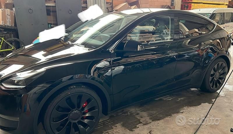Usata Tesla Model Y Performance 392 kW (534 CV) 2025 Nero SUV