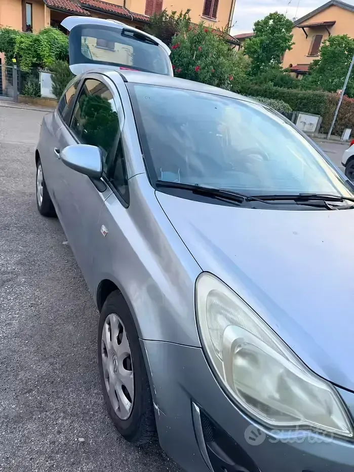 Usata Opel Corsa 69 CV (50 kW) 2011 Grigio Utilitaria