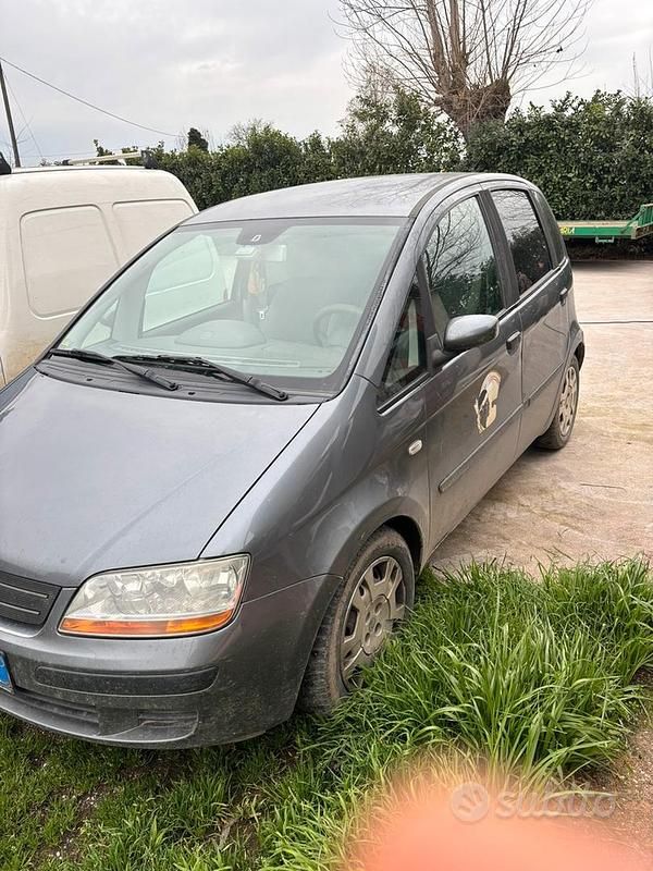 Usata Fiat Idea 95 CV (69 kW) 2004 Grigio Monovolume