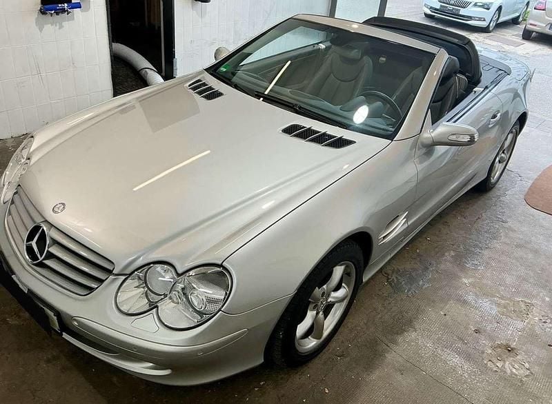Usata Mercedes SL350 245 CV (180 kW) 2005 Grigio Cabrio
