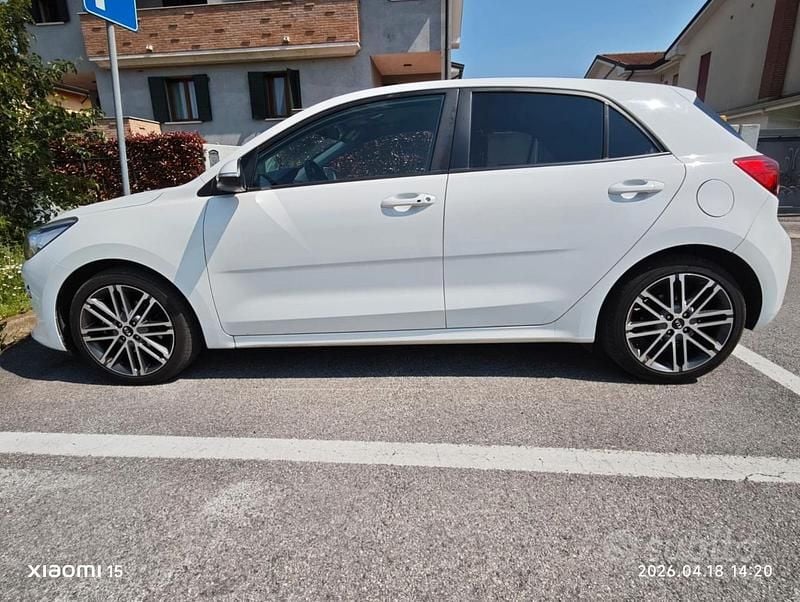 Usata Kia Rio 101 CV (74 kW) 2017 Bianco Berlina