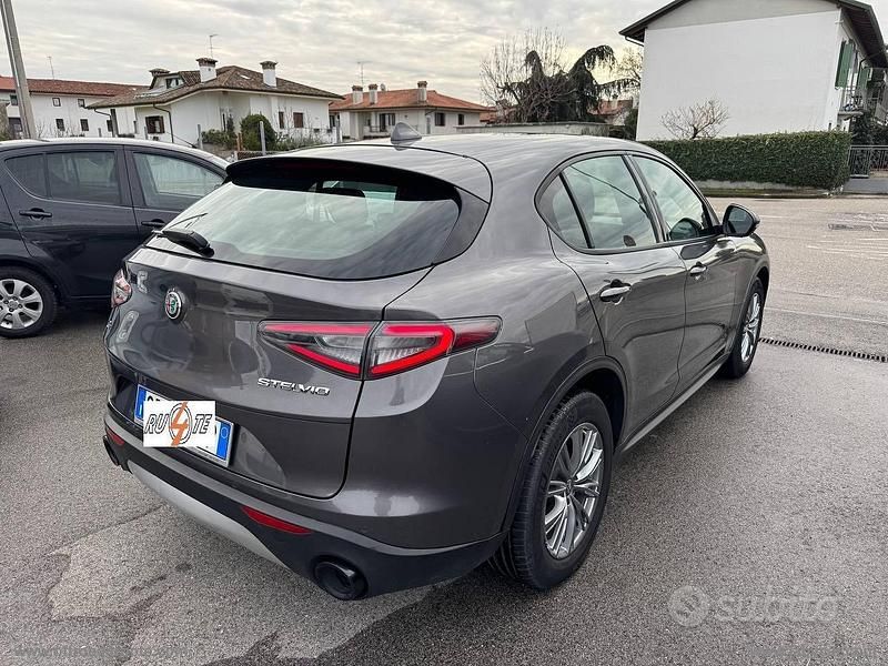 Usata Alfa Romeo Stelvio Super 210 CV (154 kW) 2023 Grigio SUV