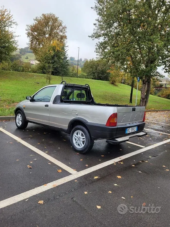 Usata Fiat Strada 69 CV (50 kW) 2000 Grigio Pick-up