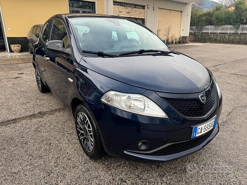 Usata Lancia Ypsilon Gold 69 CV (50 kW) 2020 Blu Utilitaria