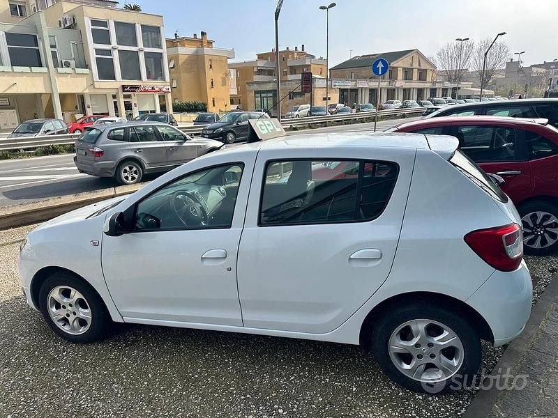 Usata Dacia Sandero 75 CV (55 kW) 2014 Bianco Berlina