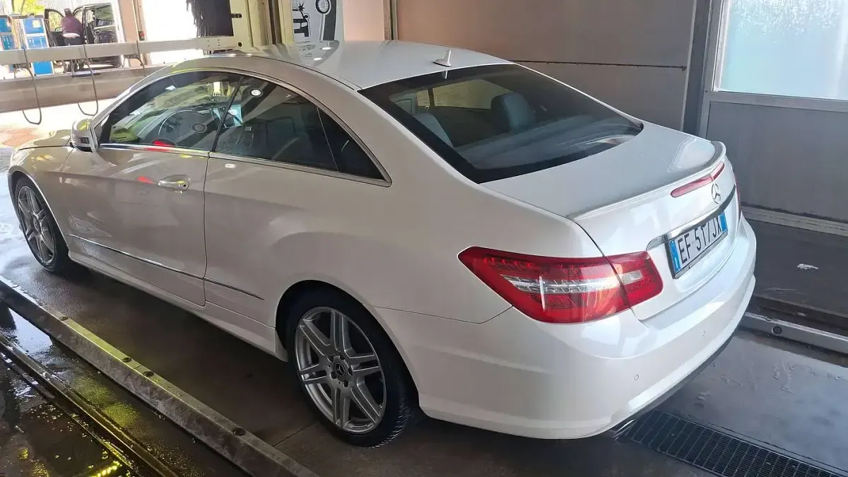 Usata Mercedes E220 Executive 170 CV (125 kW) 2010 Bianco Coupé