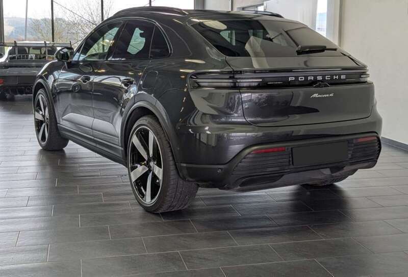 Usata Porsche Macan 4 Electric 144 kW (197 CV) 2024 Grigio SUV