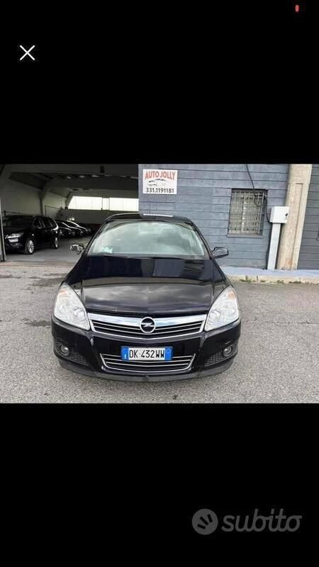 Usata Opel Astra 101 CV (74 kW) 2007 Nero Berlina
