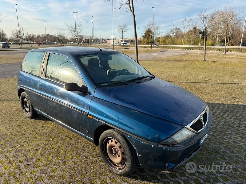 Usata Lancia Ypsilon 60 CV (44 kW) 2000 Blu Utilitaria