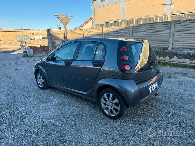 Usata Smart ForFour 95 CV (69 kW) 2005 Grigio Utilitaria