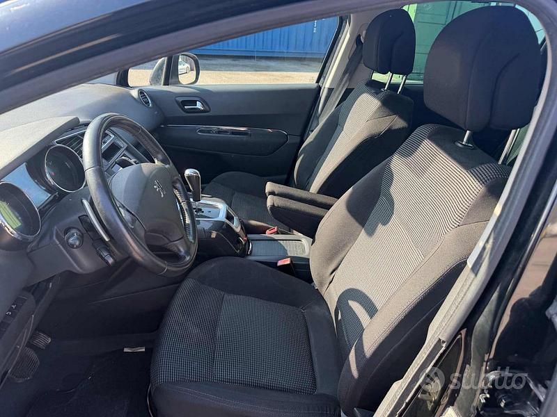 Usata Peugeot 5008 112 CV (82 kW) 2012 Nero Monovolume