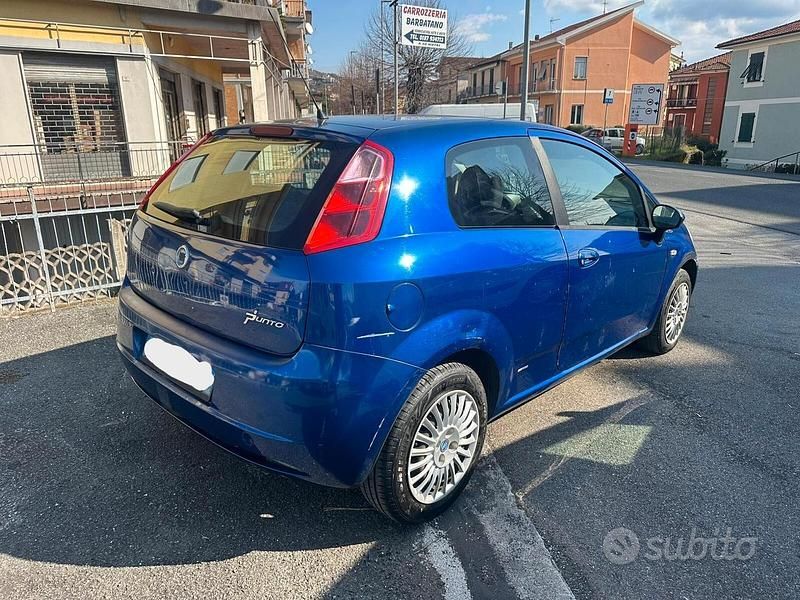 Usata Fiat Grande Punto Active 65 CV (47 kW) 2007 Blu Utilitaria