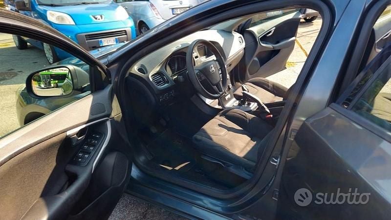 Usata Volvo V40 115 CV (84 kW) 2013 Grigio Berlina