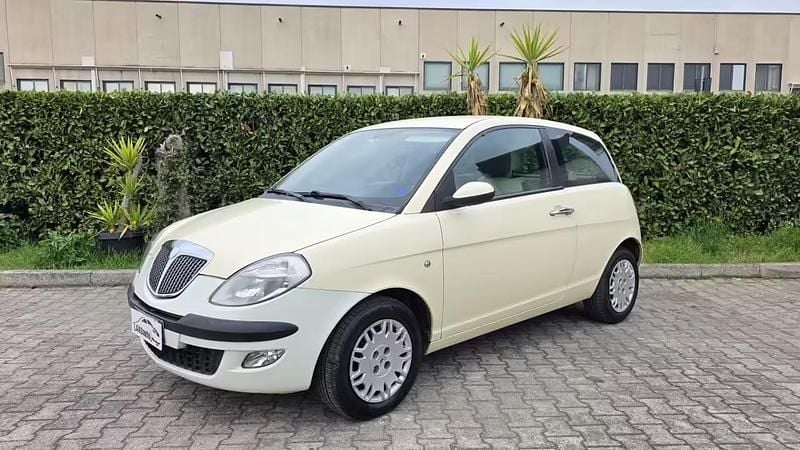 Usata Lancia Ypsilon 69 CV (50 kW) 2006 Bianco Utilitaria