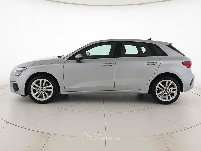 Usata Audi A3 Business 116 CV (85 kW) 2022 Argento fioretto metallizzato Berlina