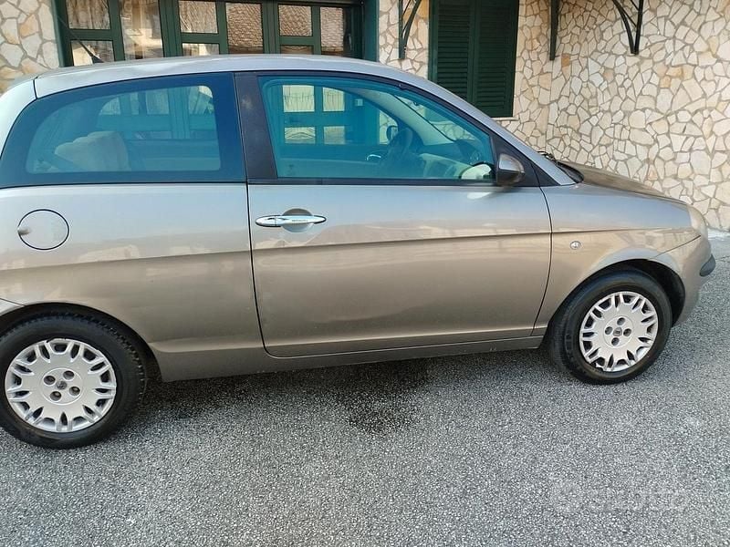 Usata Lancia Ypsilon 75 CV (55 kW) 2005 Utilitaria